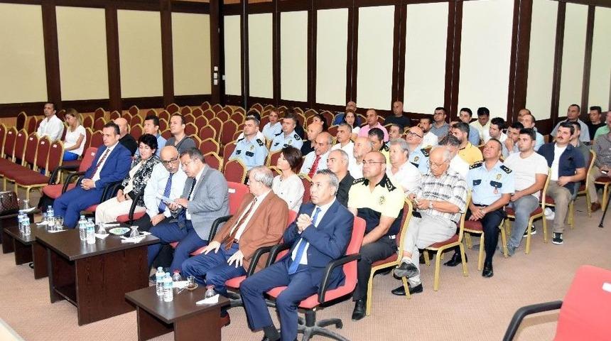 Emniyet Müdüründen Boş Salon Sitemi