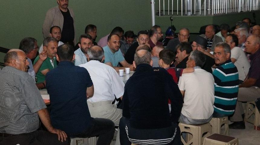 Başkan Özaltun, Akşam Mahalle Sakinleriyle Sabah Esnafla Bir Araya Geldi