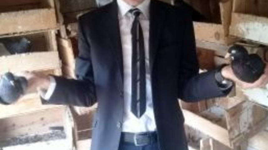 Kuşların Yanına Kravatsız Girmiyor