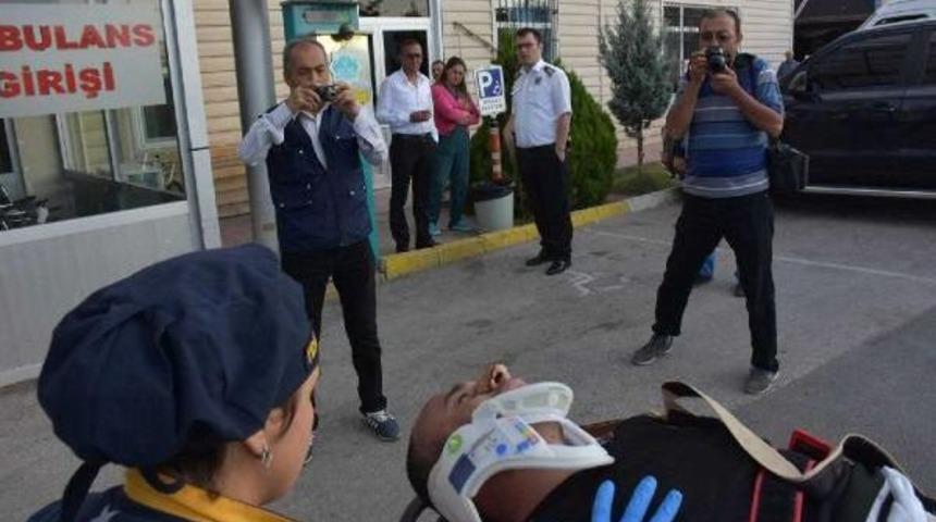 Yolcu Otob&uuml;s&uuml;n&uuml;n Yayaya &Ccedil;arpma Anı G&uuml;venlik Kamerasında