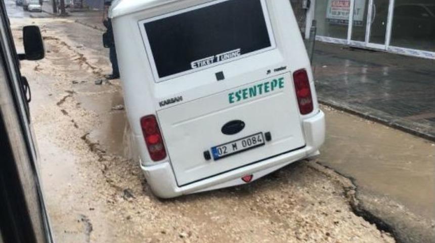 Yolcu Minib&uuml;s&uuml; &Ccedil;&ouml;ken Yola Saplandı