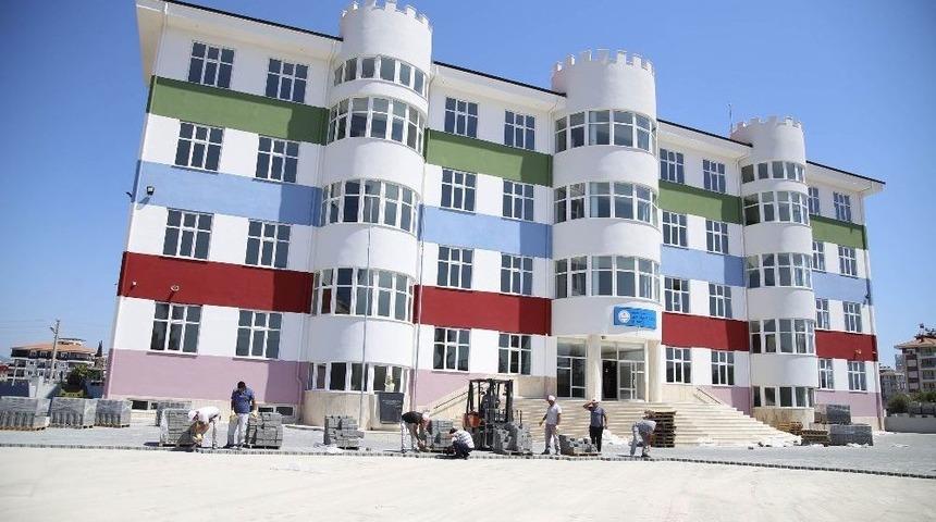 D&ouml;şemealtı Belediyesi&rsquo;nden Okul Bah&ccedil;esine Kilit Taşı