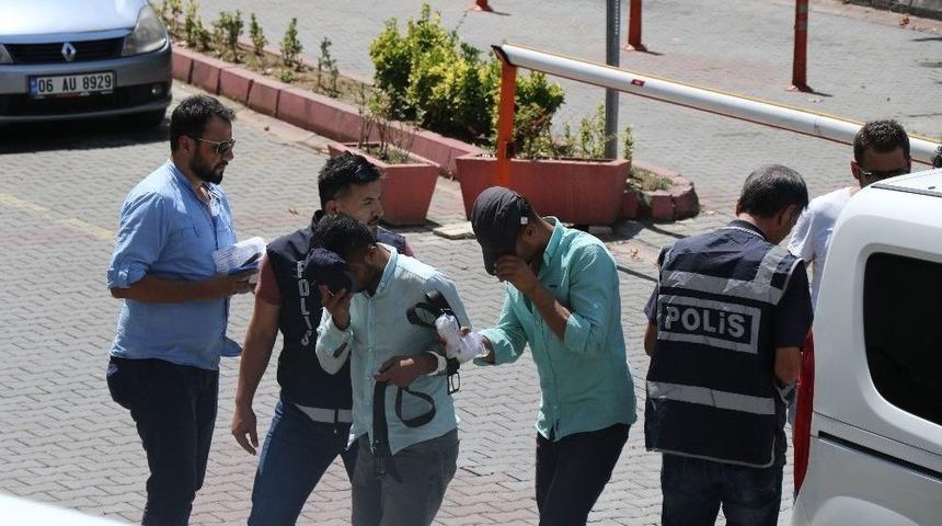 Kendisini Polis Ve Savcı Olarak Tanıtan Dolandırıcılar Tutuklandı
