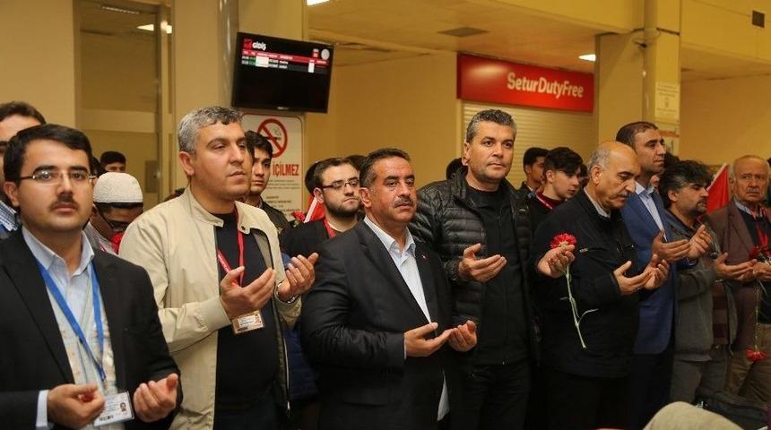 Şahinbey Belediyesi 147 &Ouml;ğrenciyi Umreye Uğurladı