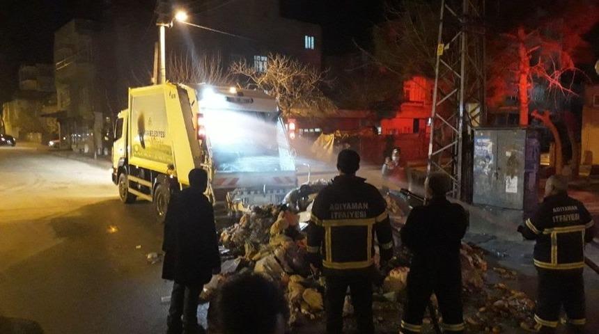 Seyir Halindeki &Ccedil;&ouml;p Kamyonu Alev Aldı