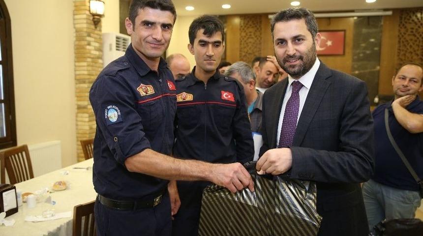 Başkan Eroğlu: "itfaiyeciler Kendi Canını Ortaya Koyuyor"