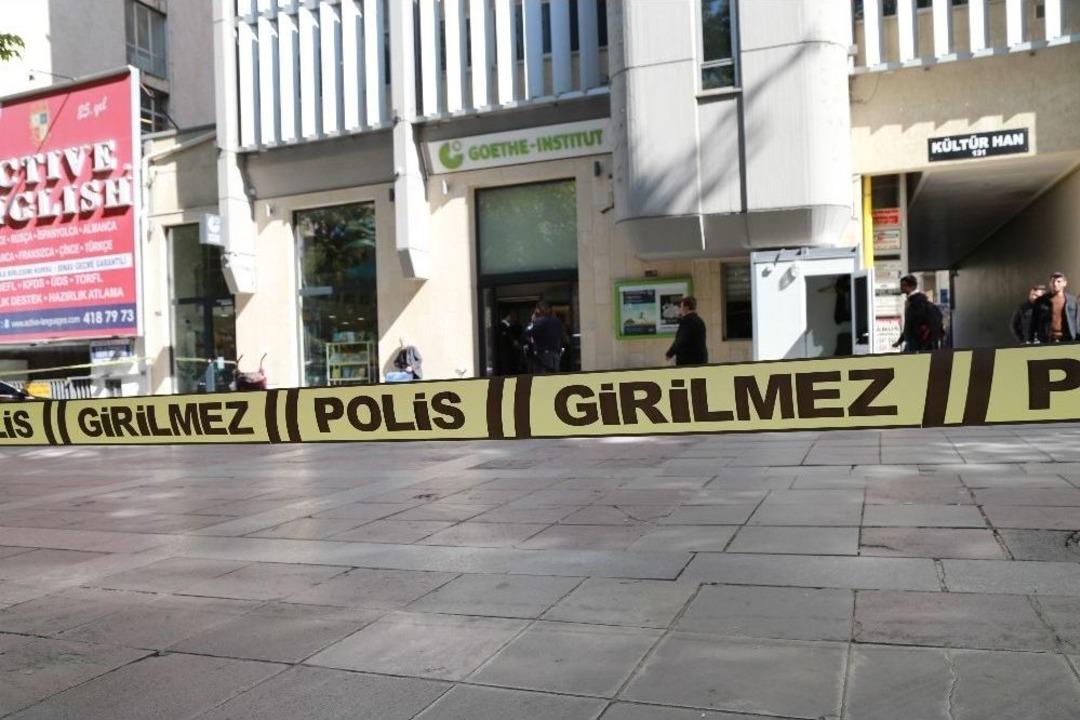 Alman K&uuml;lt&uuml;r Merkezinde Ş&uuml;pheli Kargo Paniği