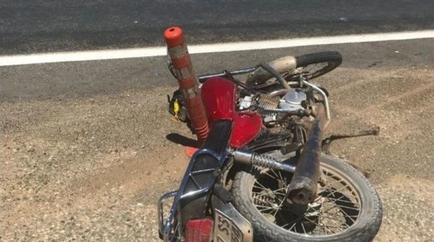 Motosikletle Hafif Ticari Ara&ccedil; &Ccedil;arpıştı: 1 Yaralı