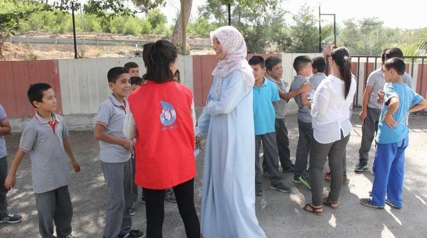 ’damla Projesi’ İle Mersin’e Gelen Gençler Kenti Tanıyacak