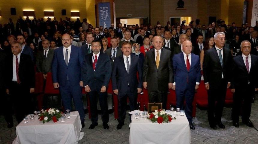 Başkan Orhan,&rdquo;gelişen Kentler Zirvesi&rdquo;nde Konuştu