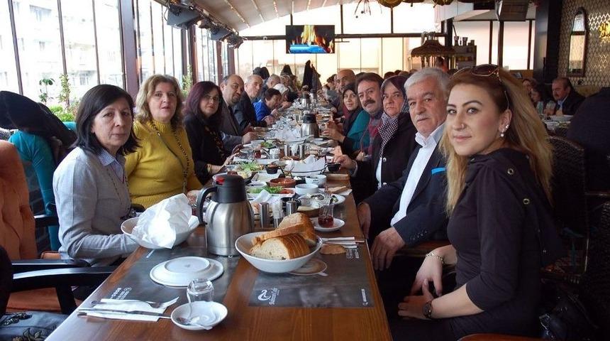 Chp Isparta İl Ve İl&ccedil;e Y&ouml;netimleri Kahvaltıda Buluştu