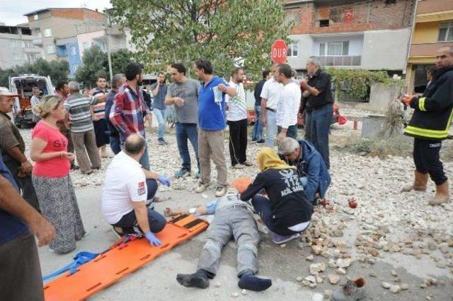 Freni Boşalan Tır Apartmana Çarptı: 5 Yaralı