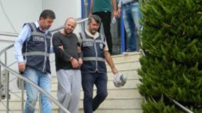 Ağabeyini Kalbinden Bı&ccedil;aklayıp &Ouml;ld&uuml;rd&uuml;