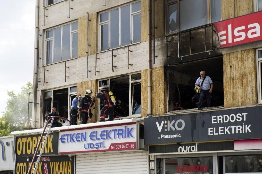 Başkent&rsquo;te Elektrik Malzemesi Satan İş Yerinde Yangın