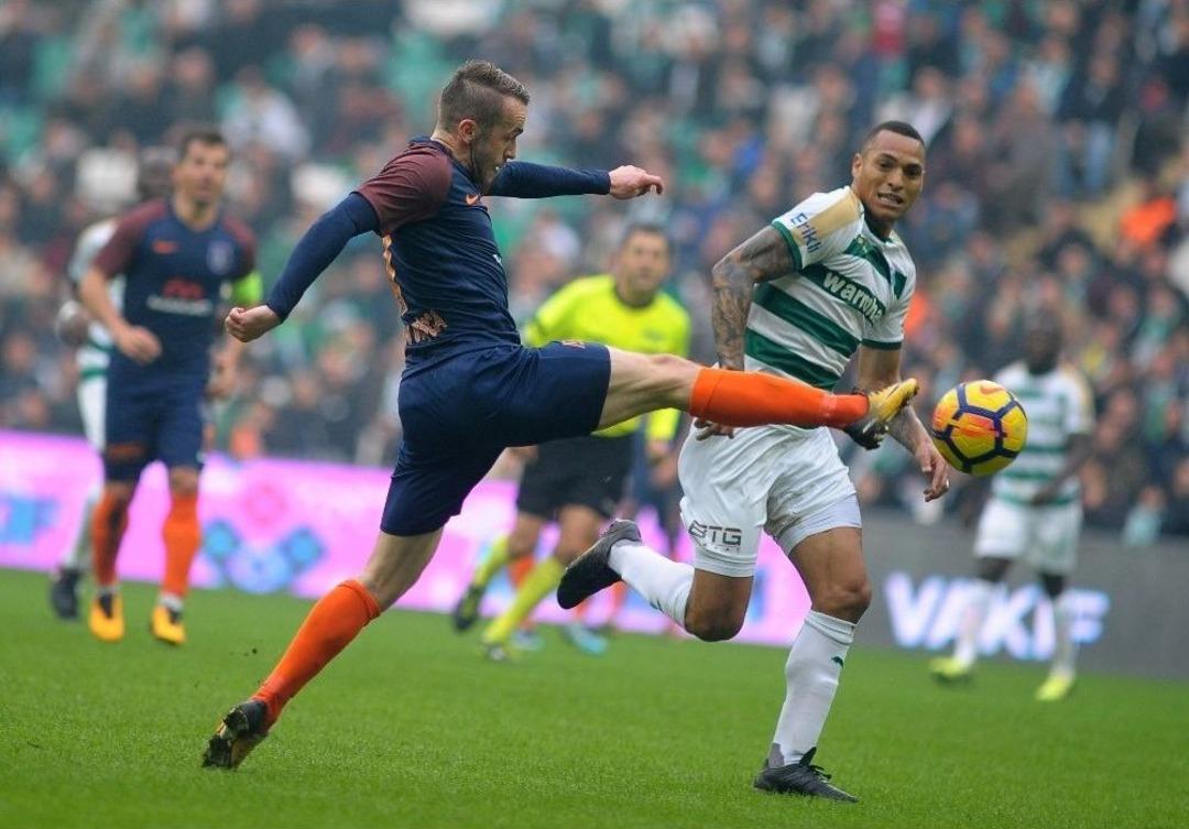 S&uuml;per Lig: Bursaspor: - Medipol Başakşehir: 1 (ilk Yarı)
