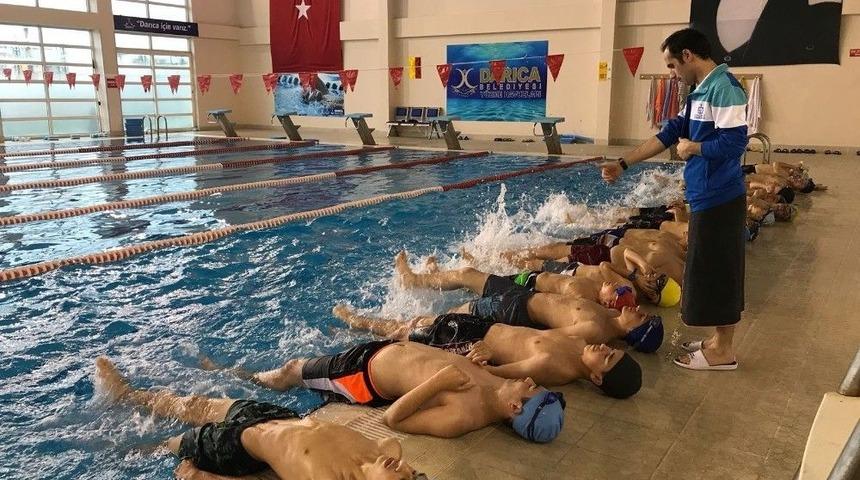 Darıcalı &Ccedil;ocuklar Y&uuml;zmeyi Sevdiler