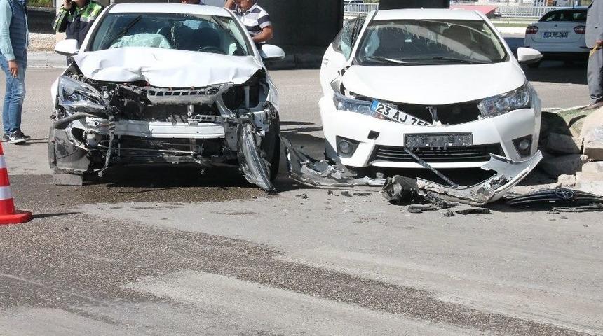 Elazığ&rsquo;da Trafik Kazası: 5 Yaralı
