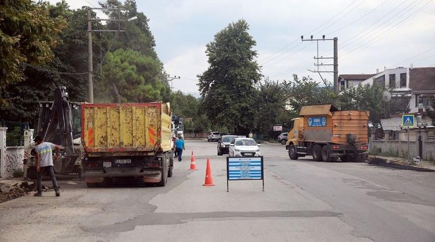 Akyazı Kuzuluk&rsquo;ta Sıcak Asfalt Başladı