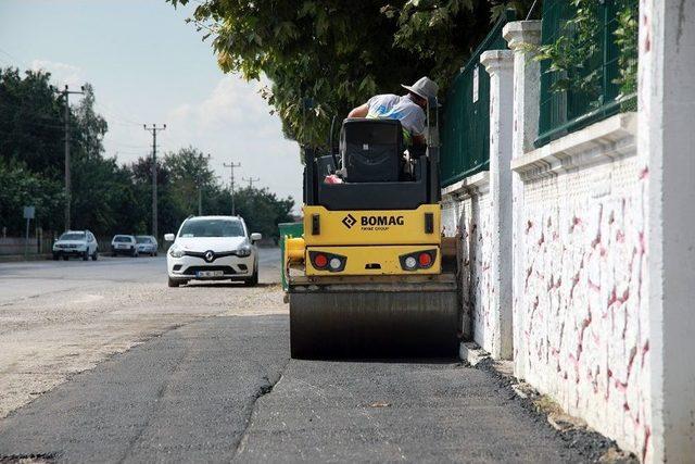 Akyazı Kuzuluk’ta Sıcak Asfalt Başladı