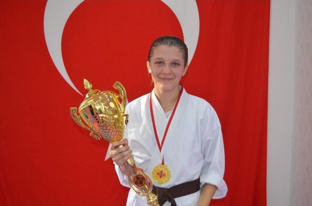 Anna &Ccedil;elik: &ldquo;t&uuml;rk Milli Takımında Yarıştığım İ&ccedil;in Ve &Uuml;lkemi Temsil Ettiğim İ&ccedil;in Gurur Duyuyorum&rdquo;