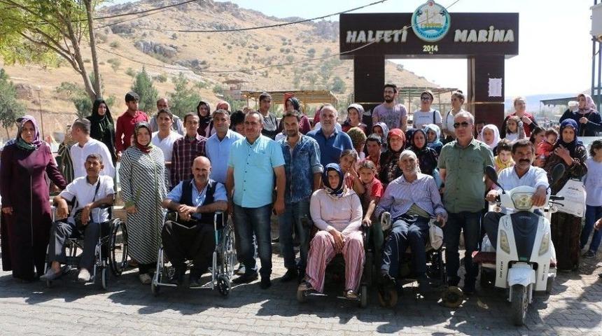 Engelliler Halfeti&rsquo;de G&ouml;n&uuml;llerince Eğlendi
