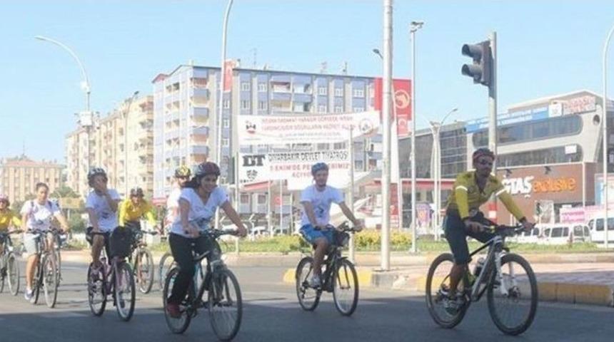 Bisiklet Tutkunları Pedal Çevirmeye Devam Ediyor