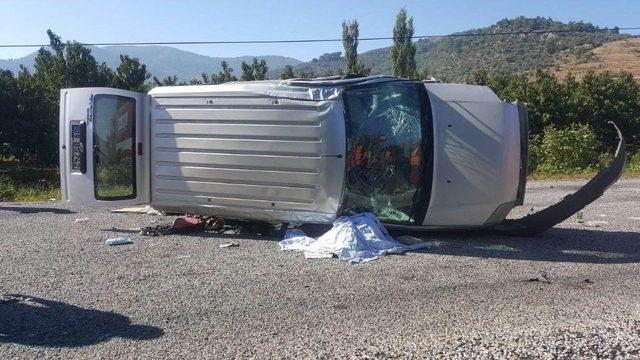 İzmir&rsquo;de Trafik Kazası: 1 &Ouml;l&uuml; 1