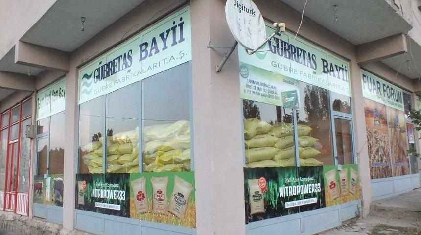 Malazgirt’te Tarım Üreticileri, Tkk Yemlerini Ve Gübrelerini Tercih Ediyor