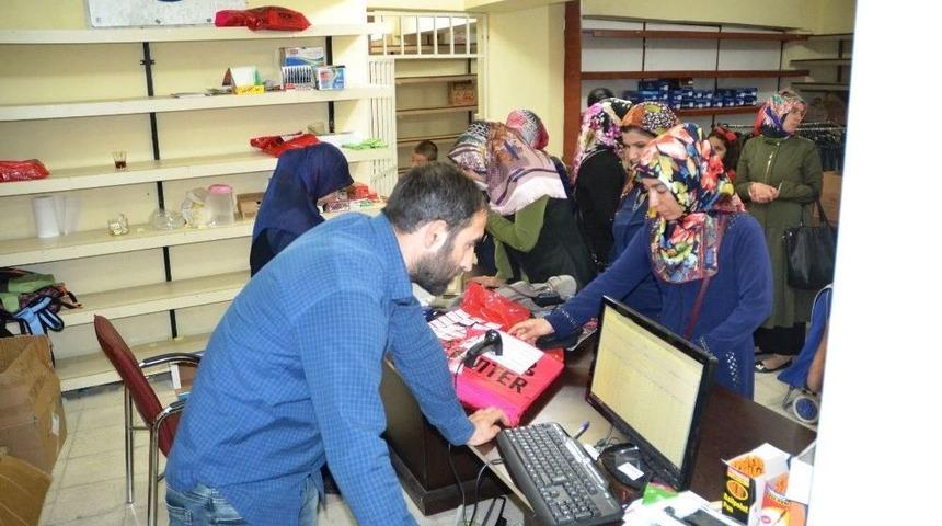 Yetim Öğrencilere Kırtasiye Yardımı