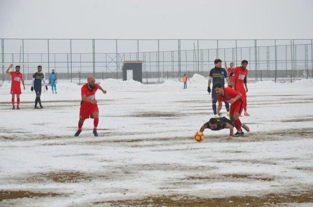 Y&uuml;ksekova Belediye Spor Bir Puana Razı Geldi
