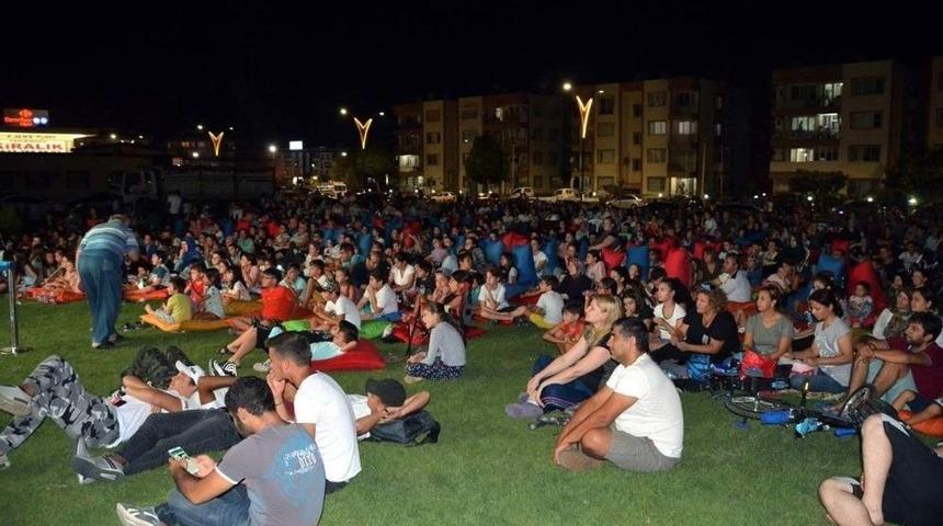 Çatlıdere Ve Siteler Mahallelerinde Sinema Keyfi