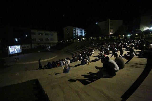 Paü Açık Hava Sinemasına Öğrencilerden Büyük İlgi