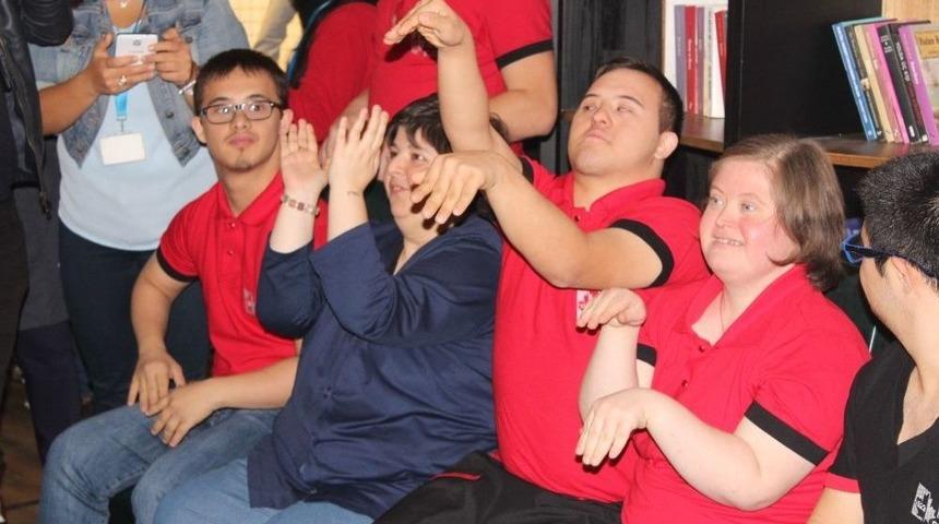 &Ouml;zel &Ccedil;ocuklar Doyasıya Eğlendi