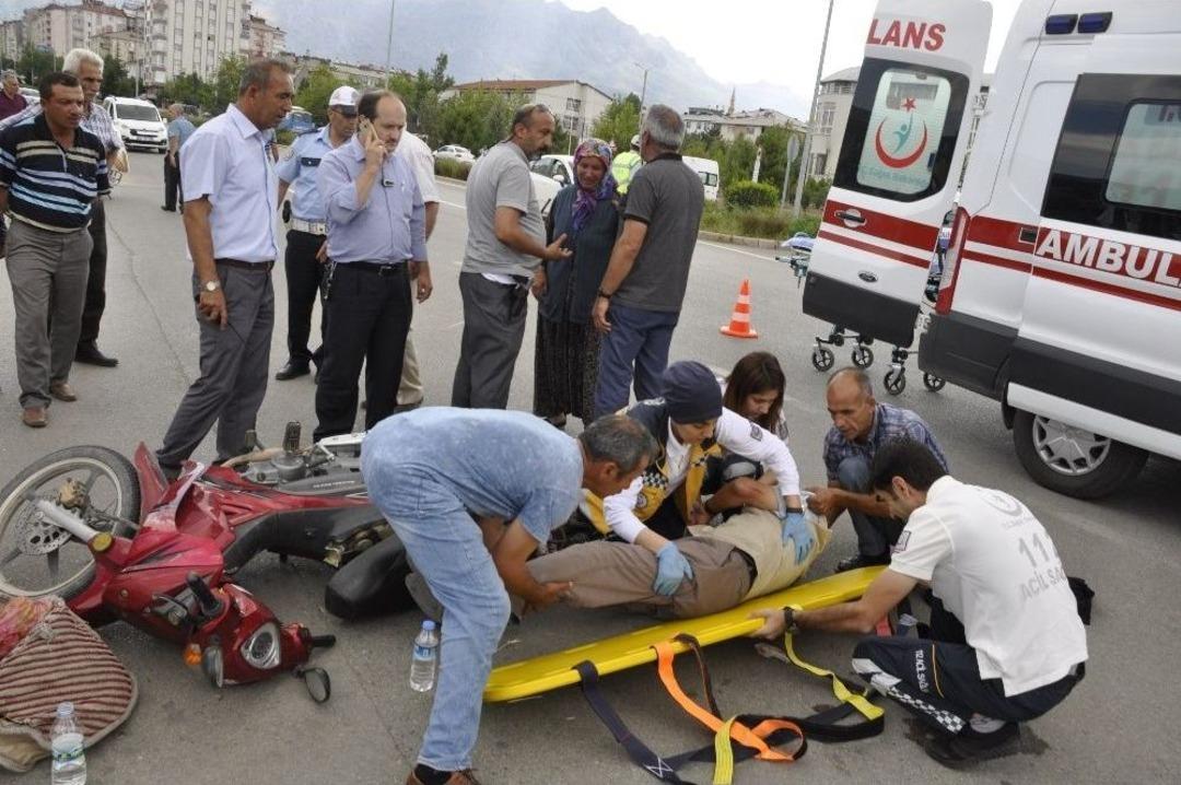 Kazada Yaralanan Karı-koca Acılarını Unutup Birbirlerinin Durumunu Sordu