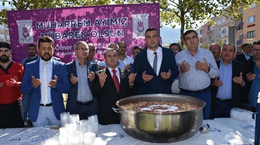 Şehzadeler&rsquo;in Aşure İkramına Yoğun İlgi