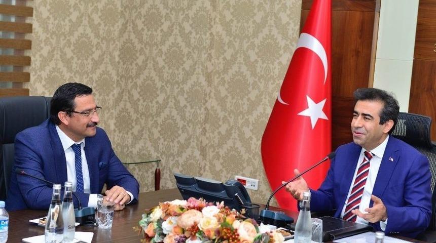 Vali G&uuml;zeloğlu, Ke&ccedil;i&ouml;ren Belediye Başkanı Ak&rsquo;ı Kabul Etti