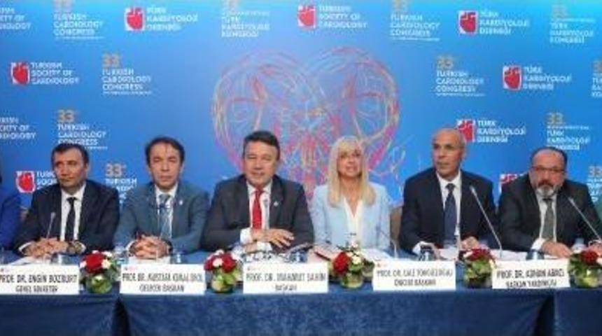 Prof.dr. Şahin: Yılda 2 Olimpiyat Stadı Dolusu Insan Kalp Hastalıklarından Ölüyor