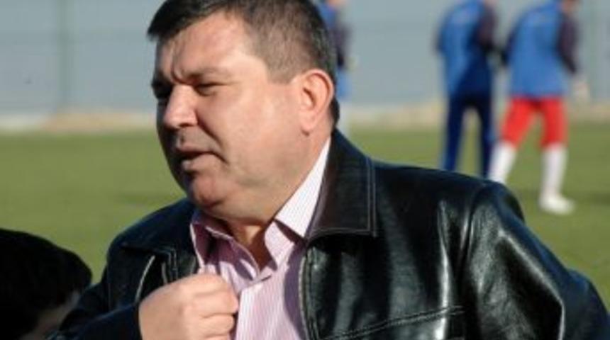 Denizlispor Eski Menajeri Kadir Kanatsız Hayatını Kaybetti