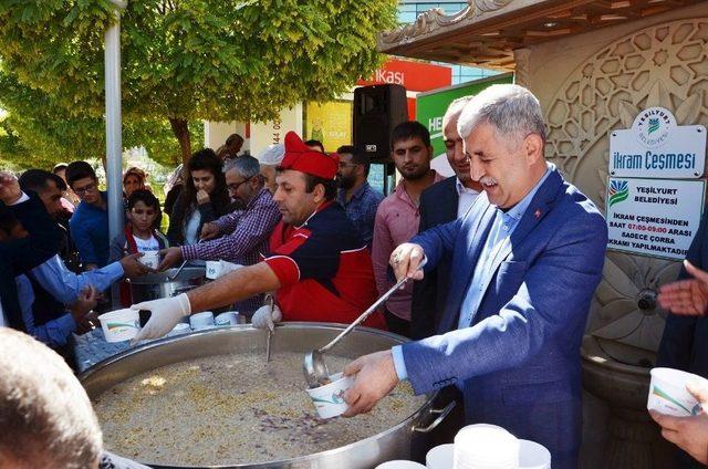 Yeşilyurt Belediyesinden Hasta Ve Hasta Yakınlarına Aşure İkramı