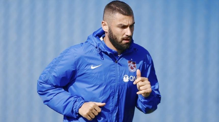 Burak Yılmaz Ahmet Ağaoğlu'na teşekk&uuml;r etti ve taraftardan &ouml;z&uuml;r diledi