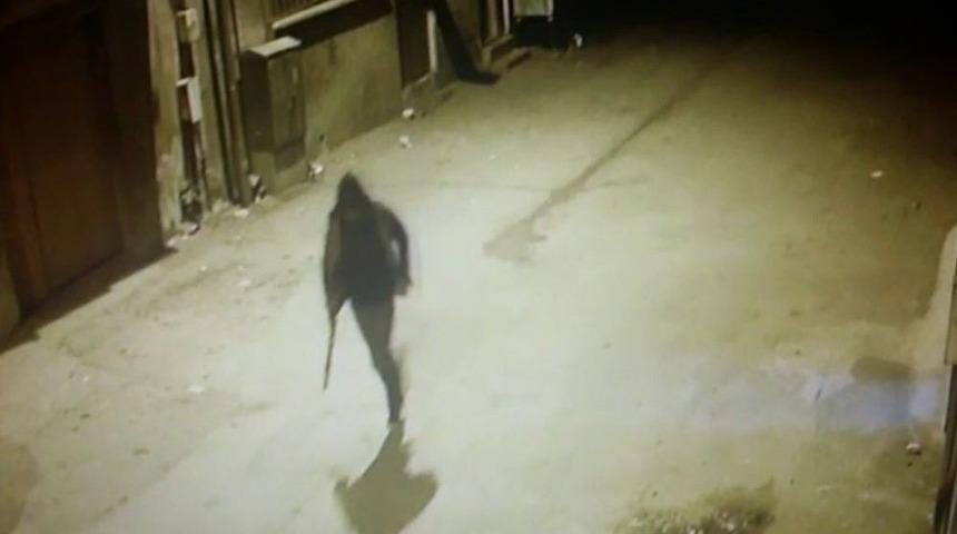 Pompalı T&uuml;fekle Ateş Ederken Kameralara Yakalandı