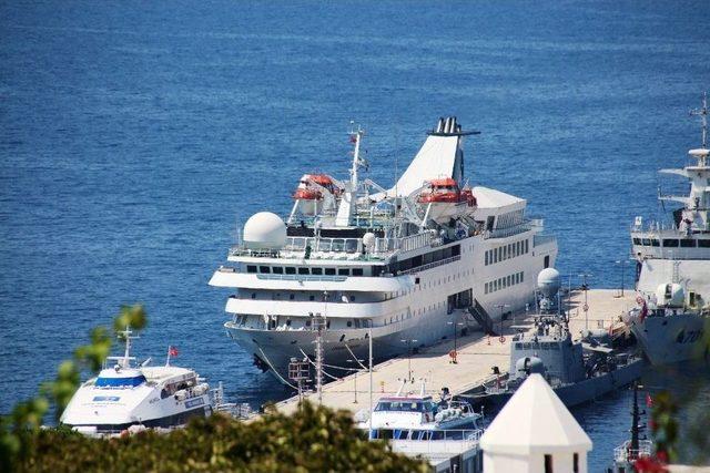 Lübnanlı Turistler Bodrum’a Gemi İle Geldi