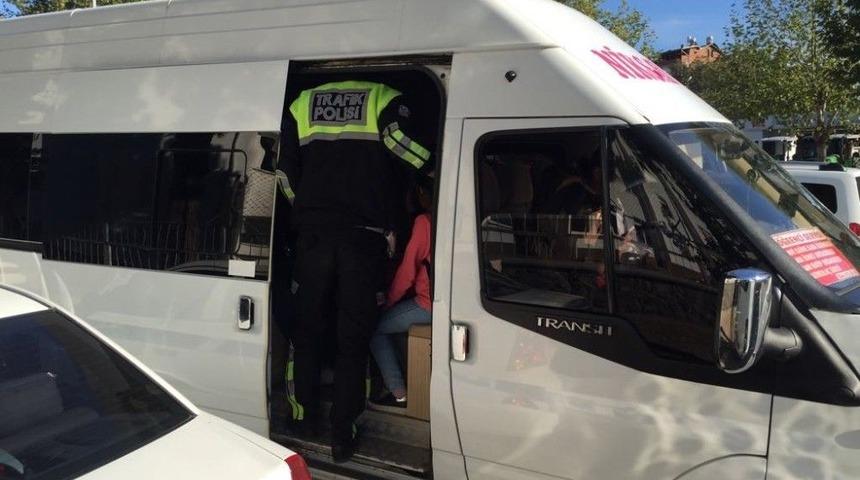 Niksar&rsquo;da Fazla &Ouml;ğrenci Taşıyan Servis Ara&ccedil;larına Para Cezası