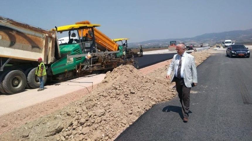 Vali G&uuml;ven&ccedil;er, İzmir-istanbul Otoyolu İnşaatını İnceledi