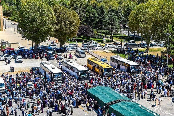 Hacı Adayları Salavatlarla, Dualarla Uğurladı G1