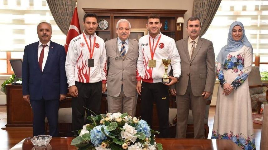 Vali G&uuml;ven&ccedil;er, Gen&ccedil;ler Avrupa Kick Boks Şampiyonlarını Ağırladı