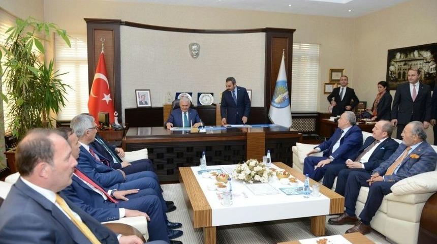 Başbakan Yıldırım&rsquo;dan &Ccedil;orum Belediye&rsquo;sine Ziyaret