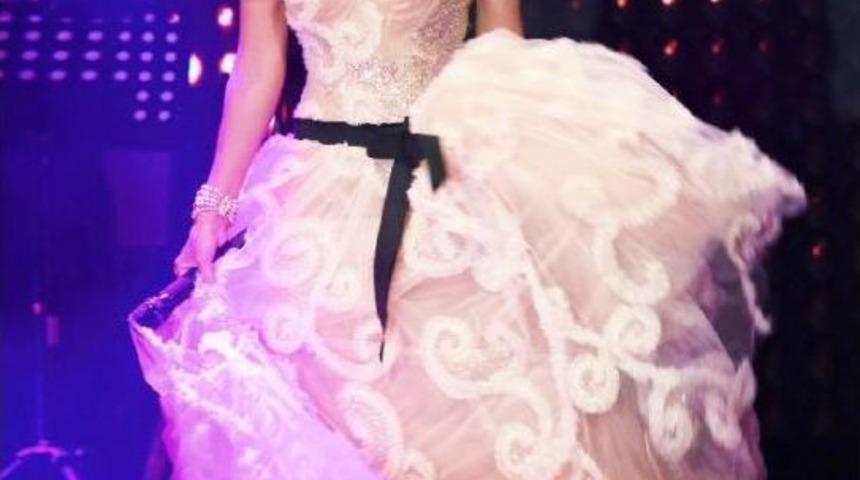 Ajda Pekkan&rsquo;In Sahne Aldığı Gecede 10 Bin &Ccedil;ocuğa Eğitim Desteği