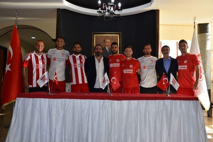Sivasspor Yeni Transferlerini Tanıttı G5
