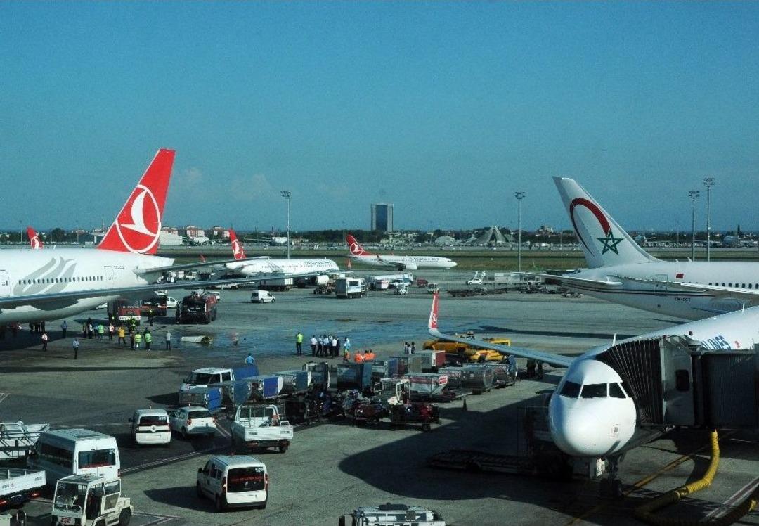 Atat&uuml;rk Havalimanı&rsquo;nda İki U&ccedil;ak &Ccedil;arpıştı